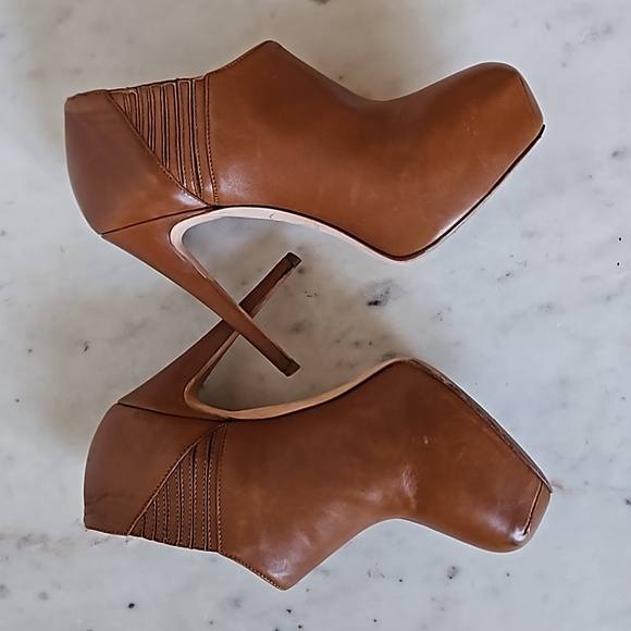 BRIAN ATWOOD: cognac leather platform ankle boots - Picture 4 of 6